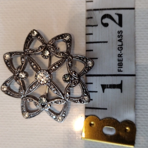 LC silver and rhinestone brooch. - Picture 4 of 4